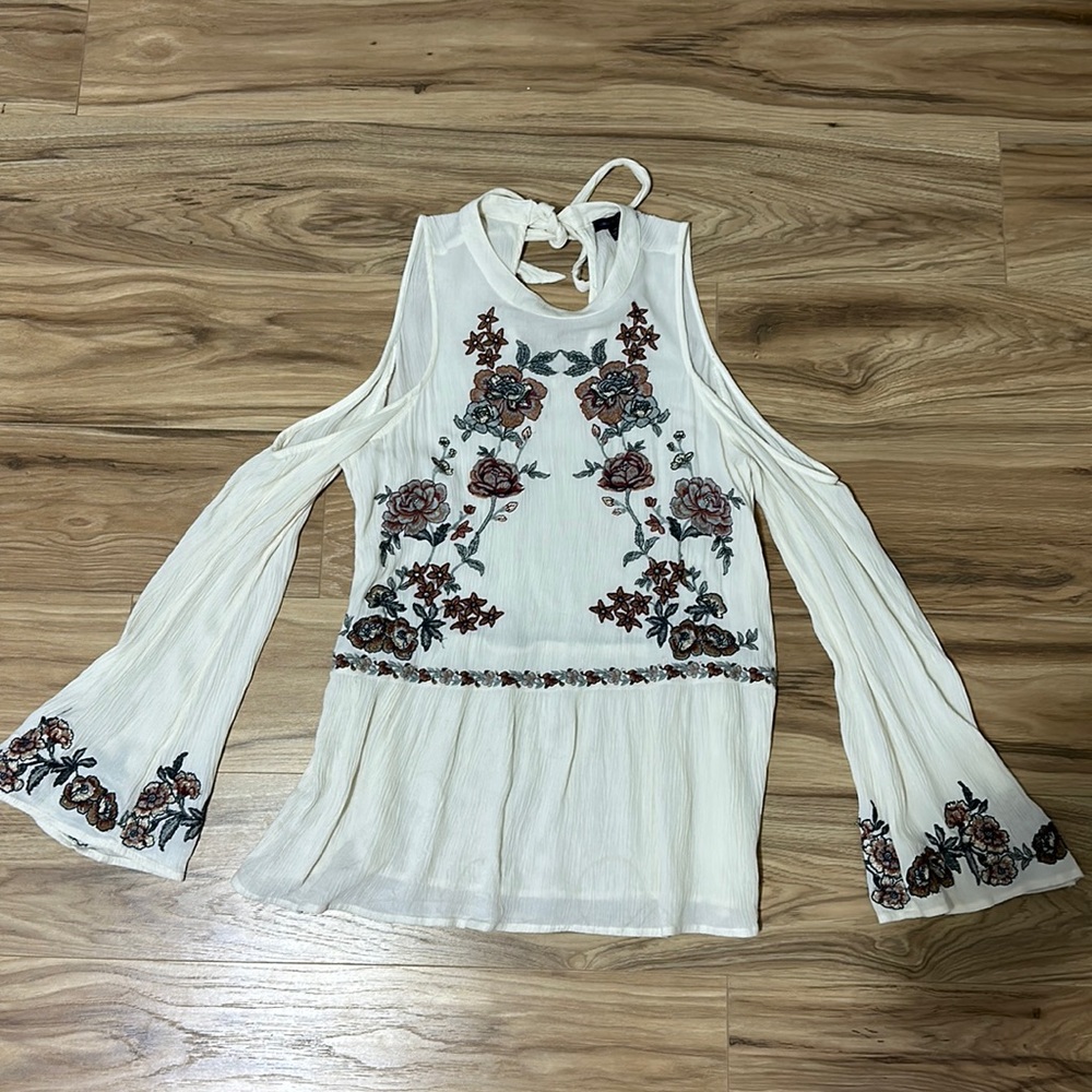 American Eagle outfitters flower blouse with high neck and bellbottoms sleeves